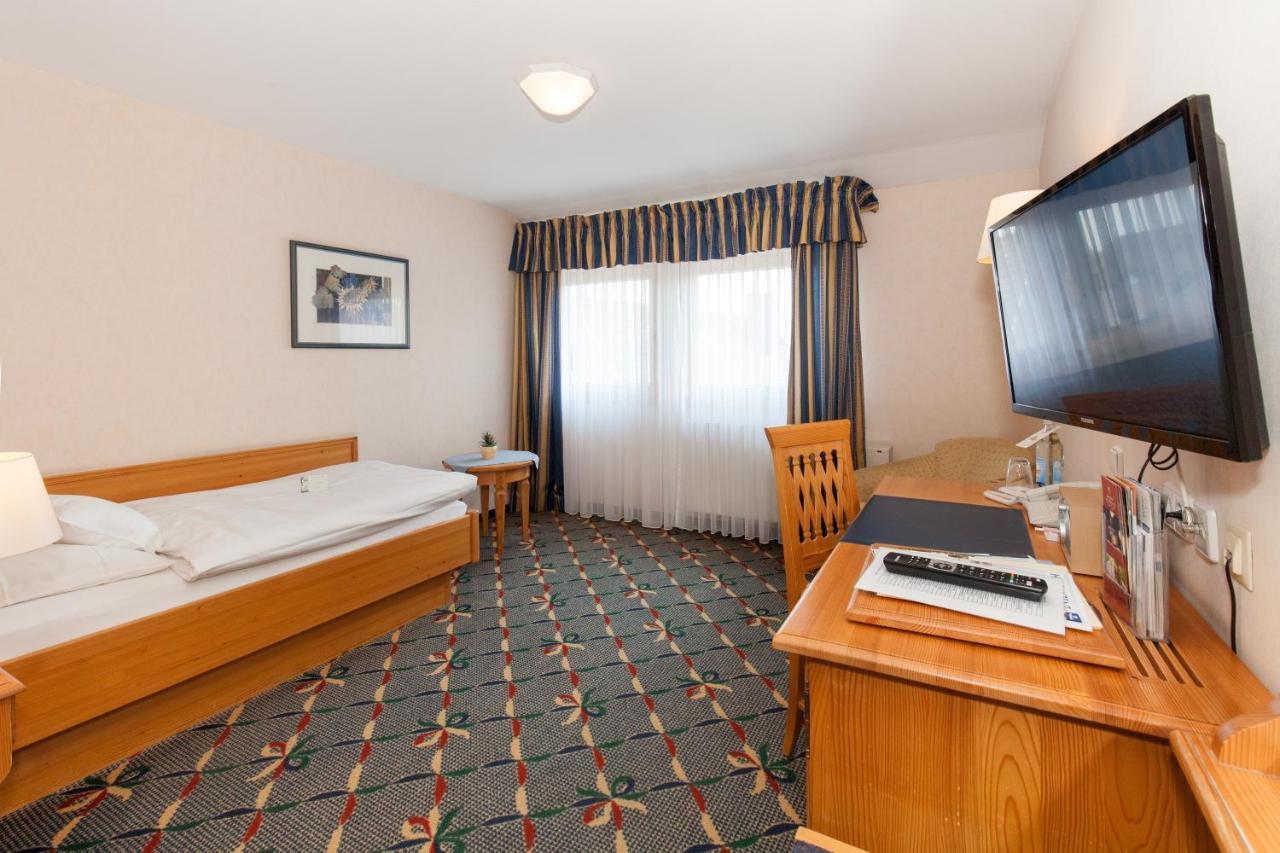 Landgasthof Hotel Hirsch Лосбург Екстер'єр фото